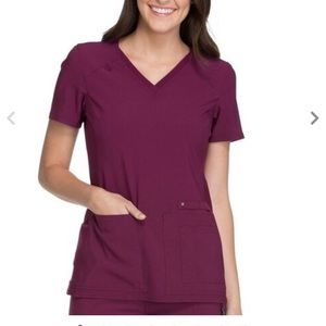 Cherokee iFlex v-neck scrub top in Wine. Small